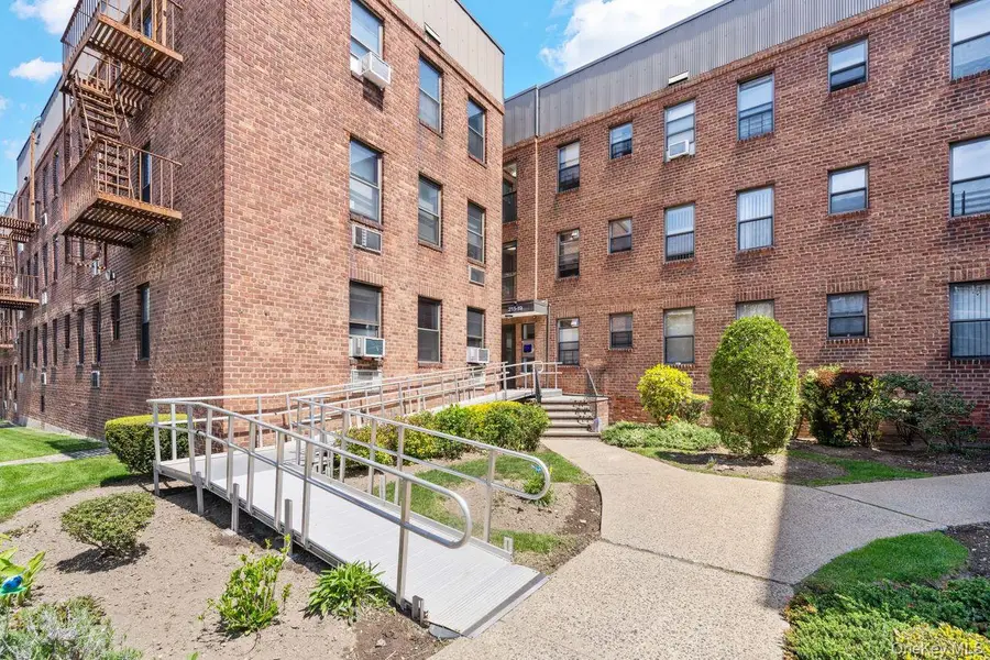 21519 48th Avenue #2E, Oakland Gardens, NY 11364 - #3