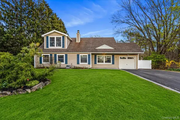 79 White Pine Way, Medford, NY 11763