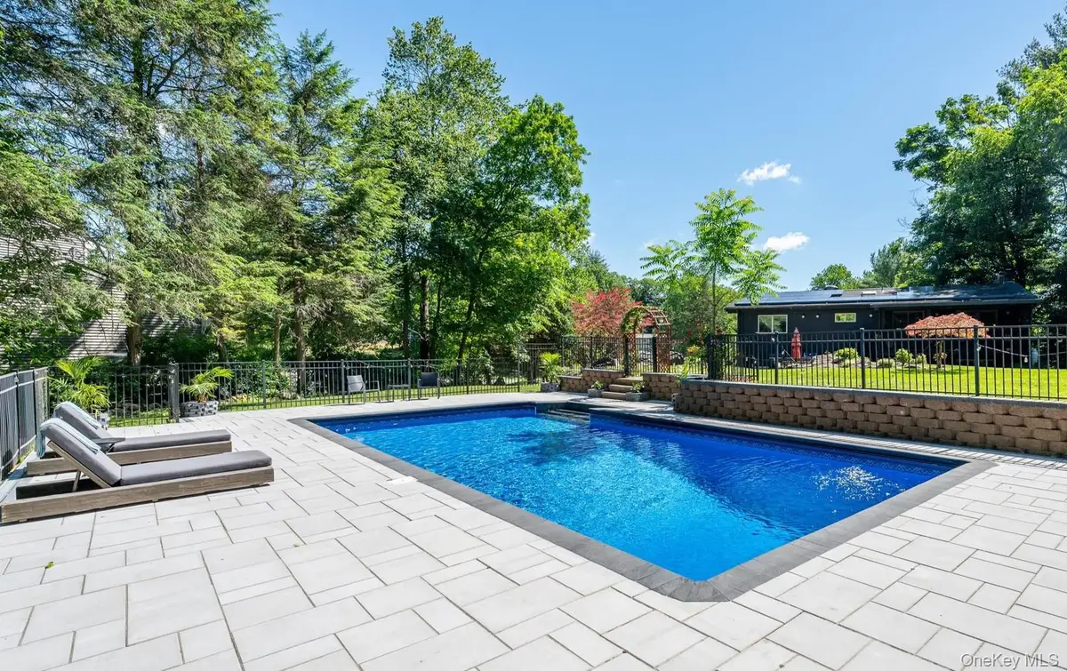 27 Lakeview Avenue W, Cortlandt Manor, NY 10567 - #1
