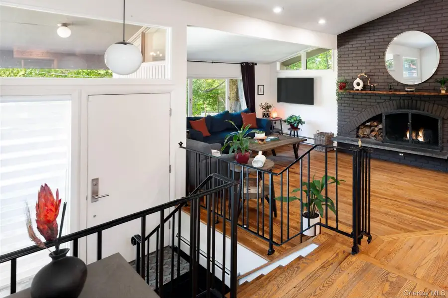 27 Lakeview Avenue W, Cortlandt Manor, NY 10567 - #3