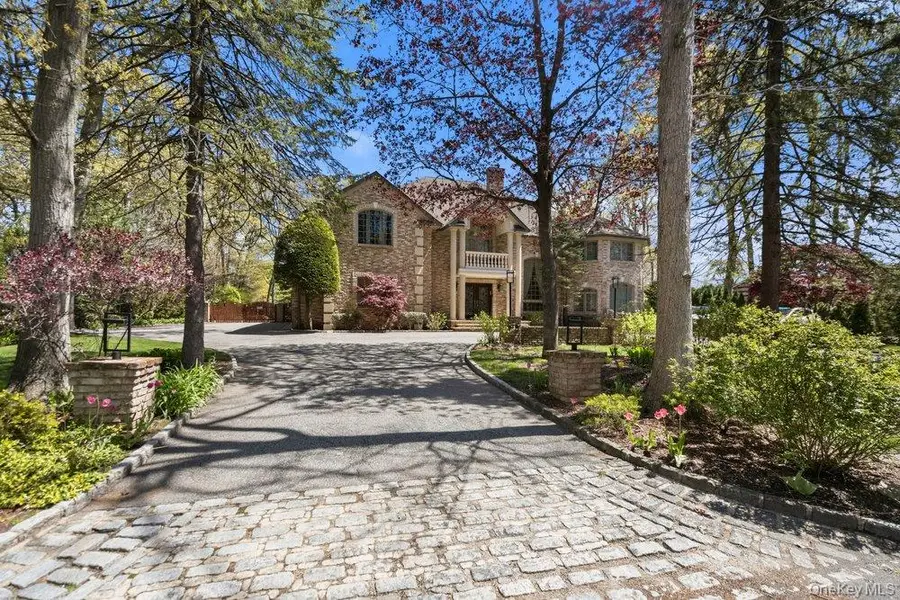 10 Hart Place, Dix Hills, NY 11746 - #3