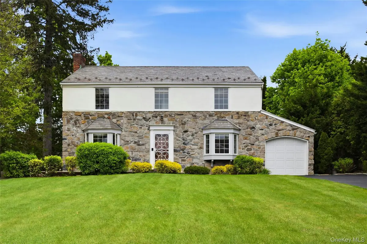 35 Sherry Hill Lane, Manhasset, NY 11030 - #1