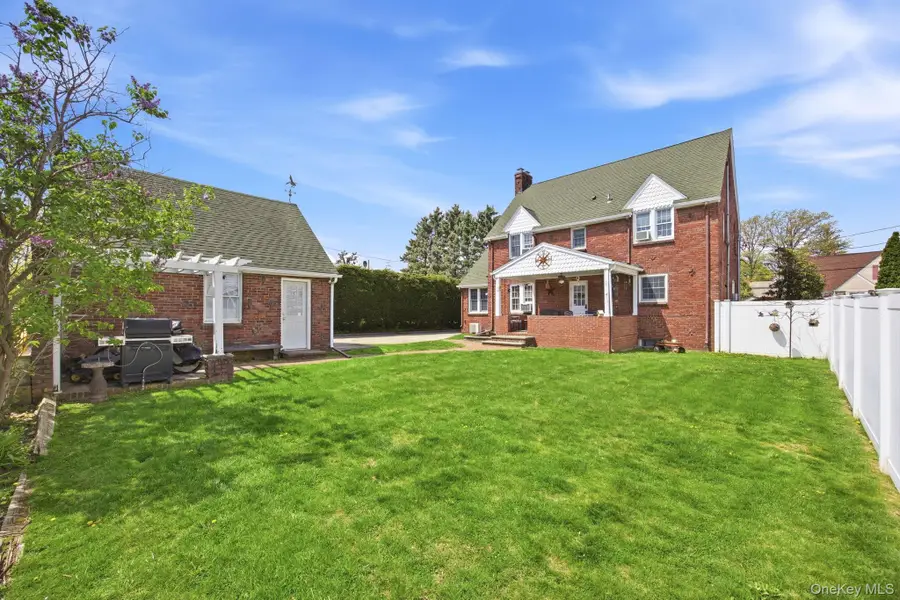 110 Bedford Avenue, Garden City Park, NY 11040 - #3