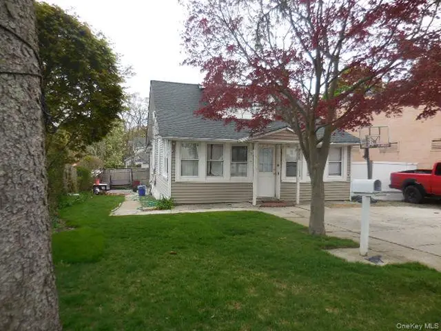 211 Lowndes Avenue, Huntington Station, NY 11746 - #2