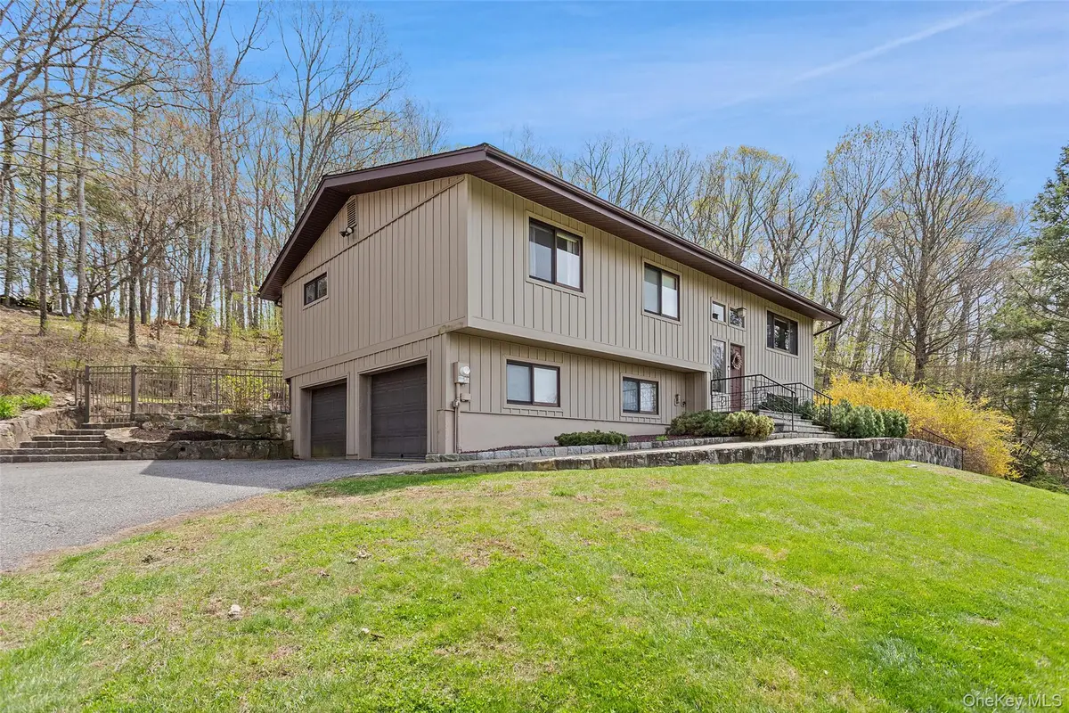 19 Crescent Lane, Putnam Valley, NY 10579 - #1