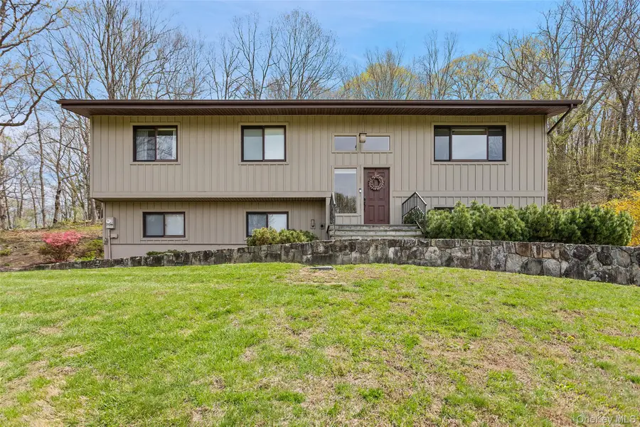 19 Crescent Lane, Putnam Valley, NY 10579 - #3