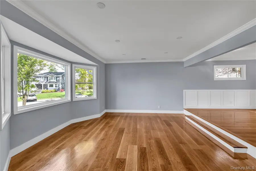 9 Tulip Lane, Port Washington, NY 11050 - #2