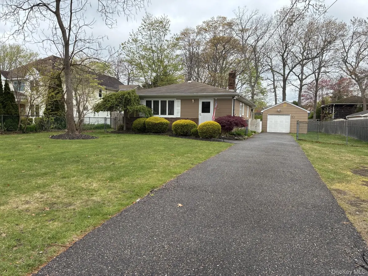 32 Lincoln Drive, Oakdale, NY 11769 - #1