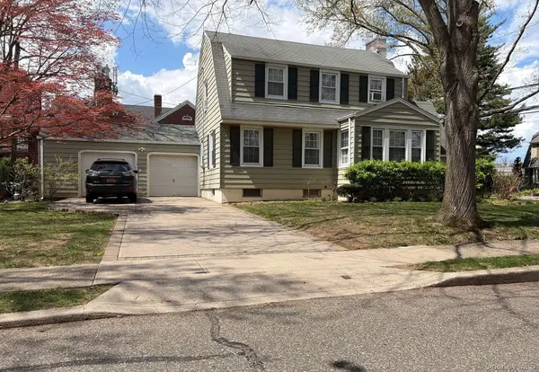 8 Chester Avenue, Garden City, NY 11530