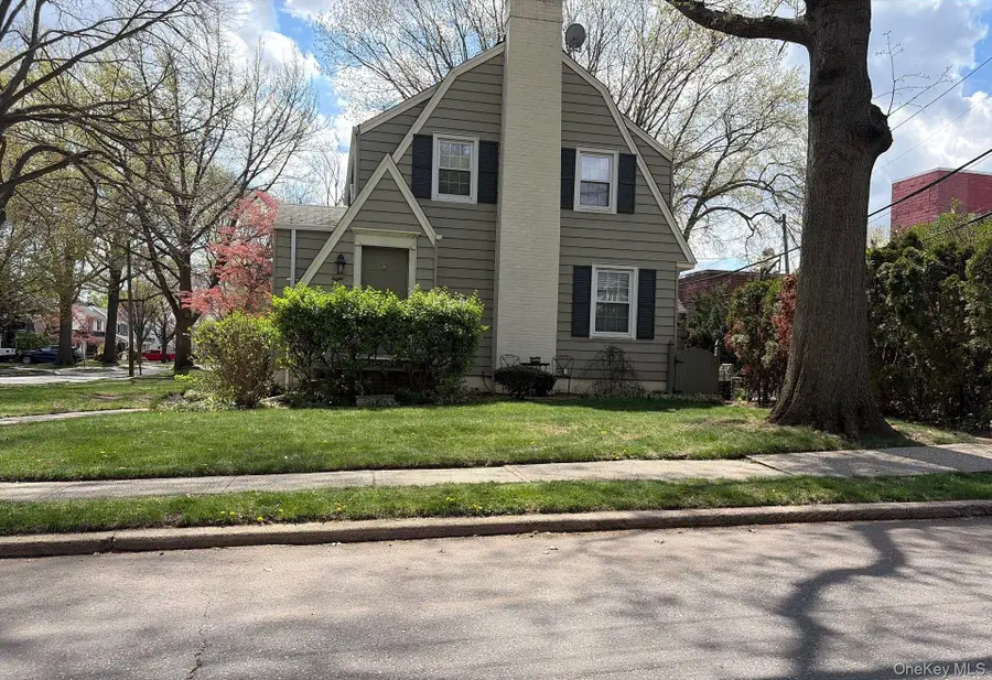 8 Chester Avenue, Garden City, NY 11530 - #3