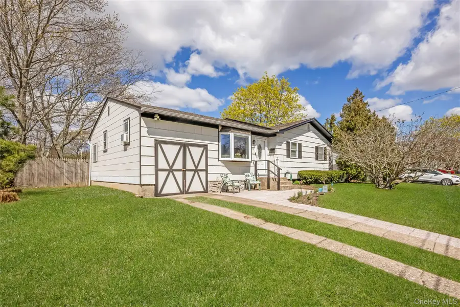 31 Dena Drive, Blue Point, NY 11715 - #2