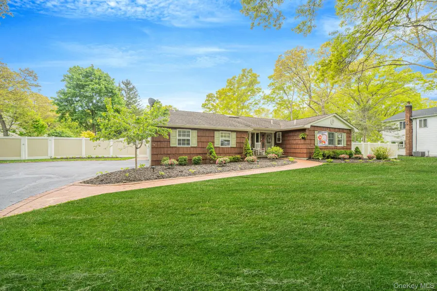 6 Hayden Court, Coram, NY 11727 - #2
