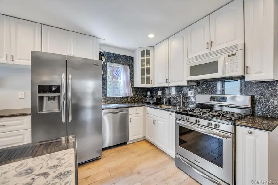 33 Albert Street, Hicksville, NY 11801 - #2