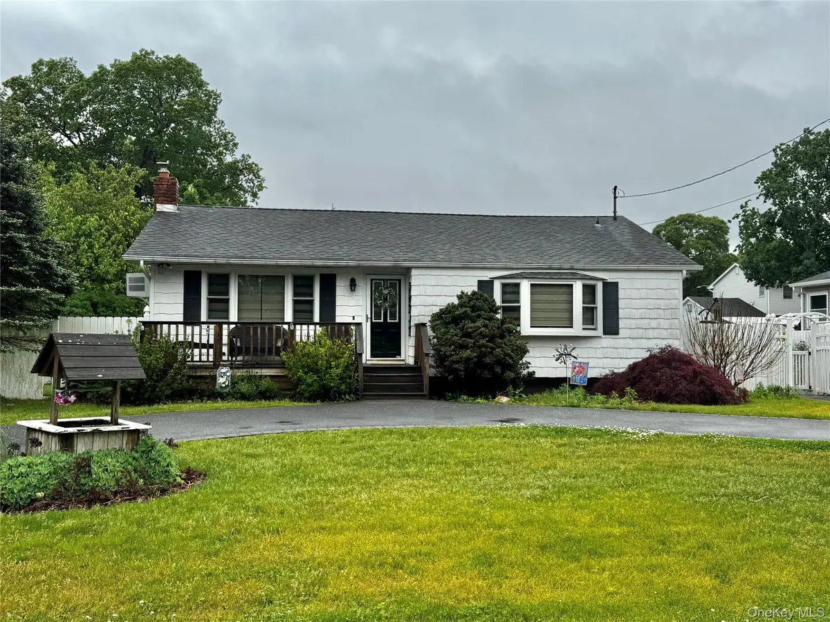 30 Woodmere Place, Selden, NY 11784 - #1