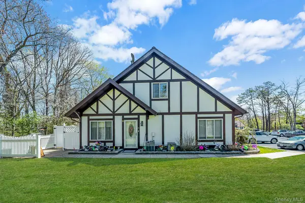 71 Crystal Rock Court, Middle Island, NY 11953