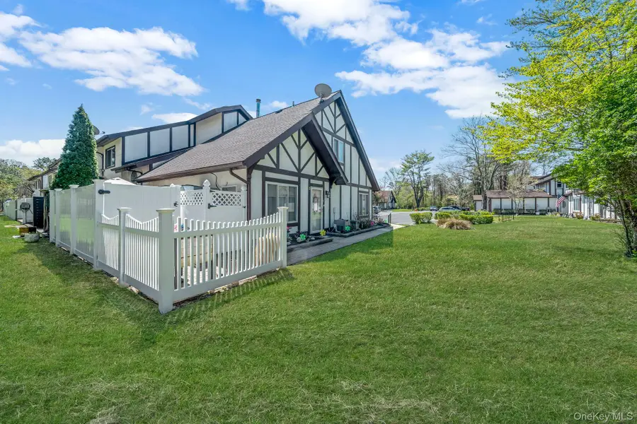 71 Crystal Rock Court, Middle Island, NY 11953 - #3