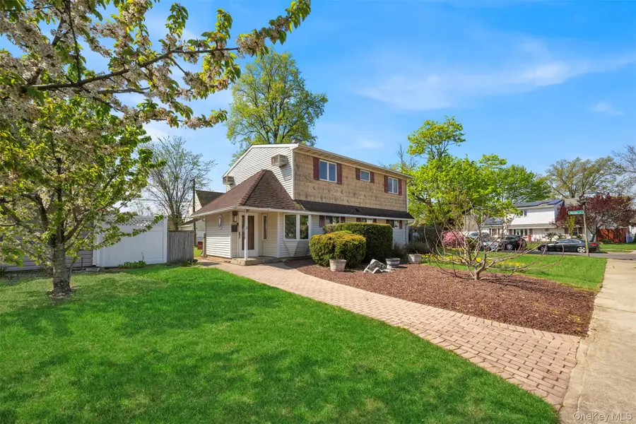 2 Bent Lane, Levittown, NY 11756 - #2