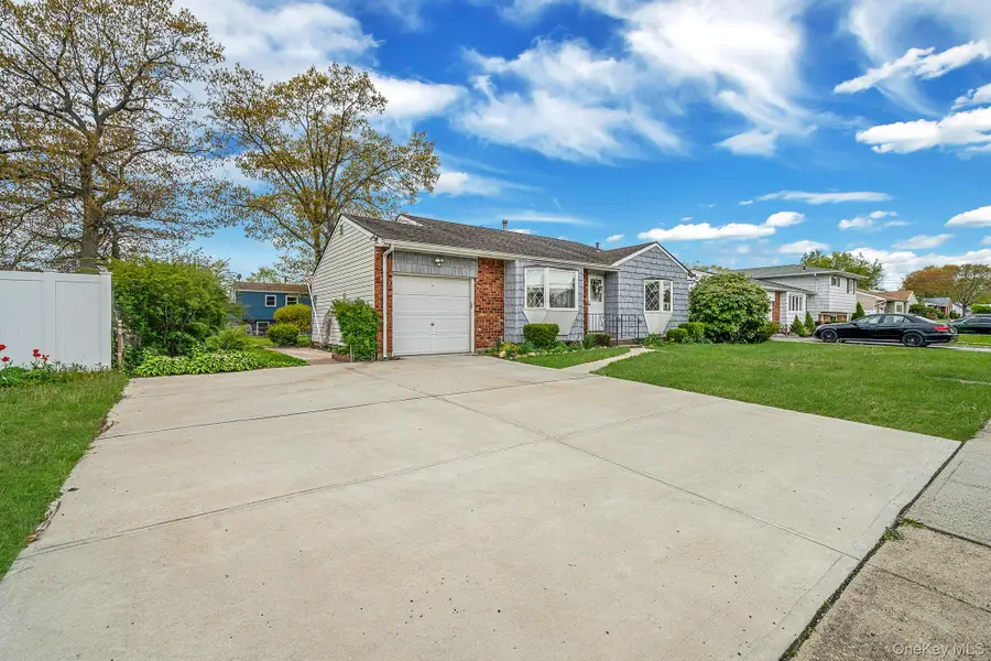312 W 16th Street, Deer Park, NY 11729 - #3