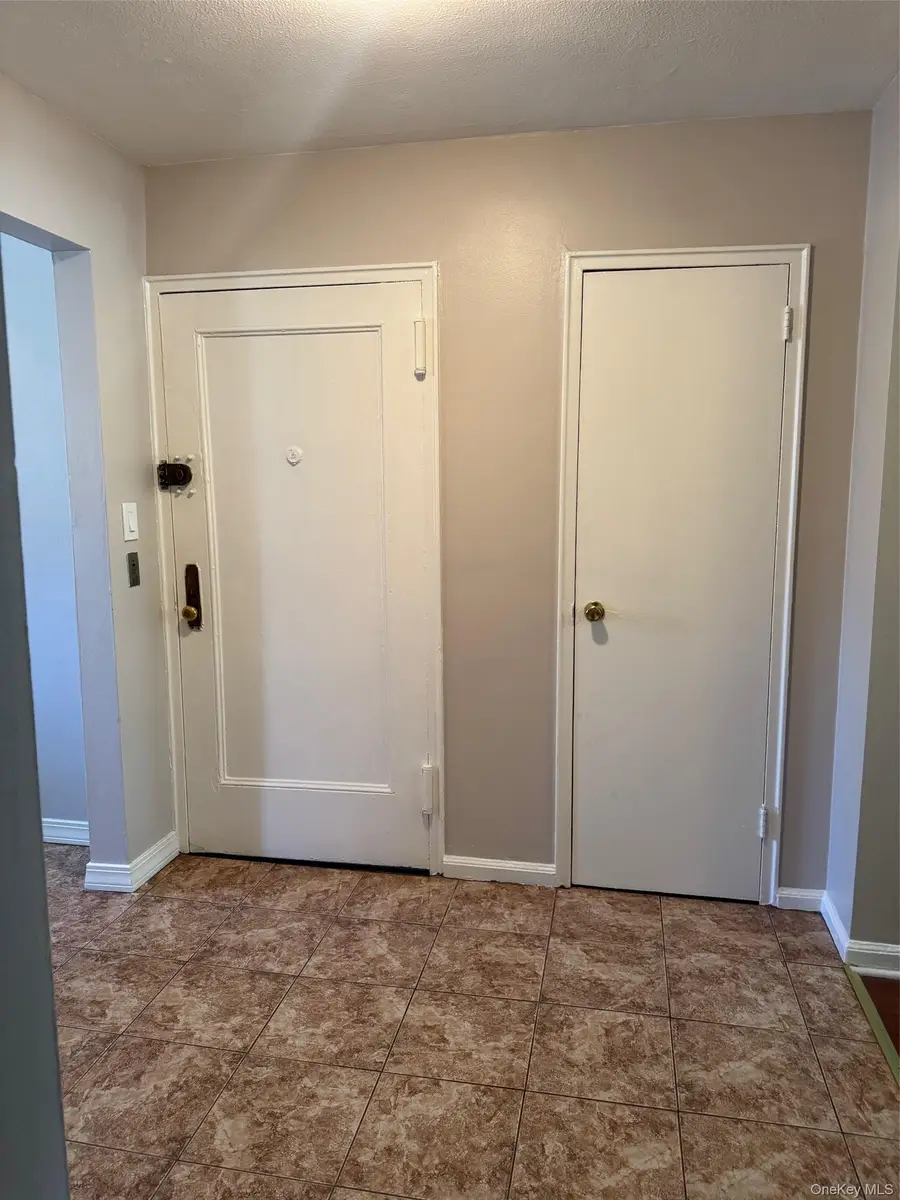 8 Leewood Circle #5R, Eastchester, NY 10709 - #2