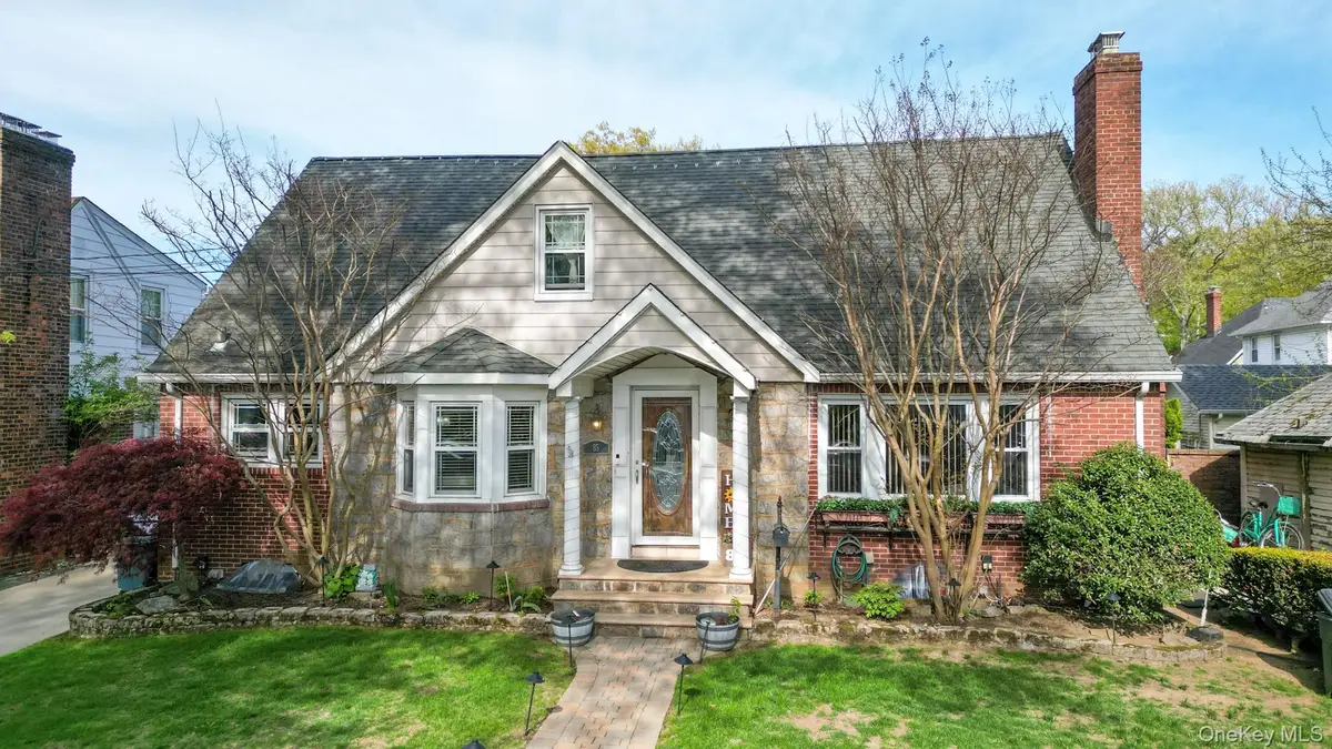 85 Hinsdale Avenue, Floral Park, NY 11001 - #1