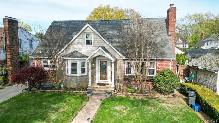 85 Hinsdale Avenue, Floral Park, NY 11001 - #2