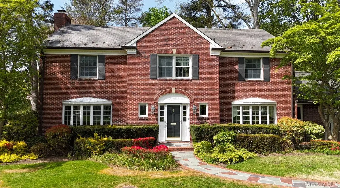 695 Hunt Lane, Manhasset, NY 11030 - #1