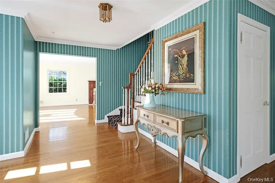 695 Hunt Lane, Manhasset, NY 11030 - #3