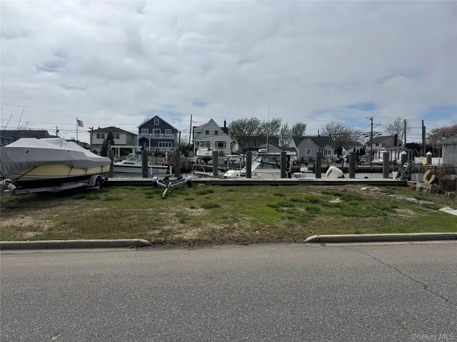 253 E Riviera Drive, Lindenhurst, NY 11757 - #2