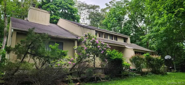 77 Gnarled Hollow Road, East Setauket, NY 11733