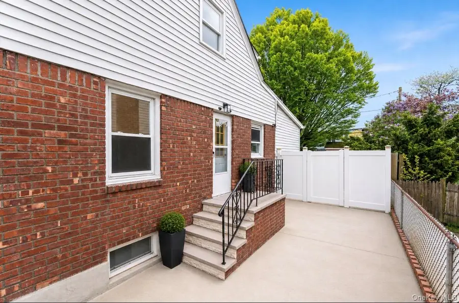 5 Edward Avenue, Hicksville, NY 11801 - #3