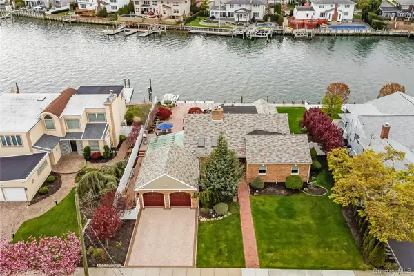 209 W Shore Drive, Massapequa, NY 11758