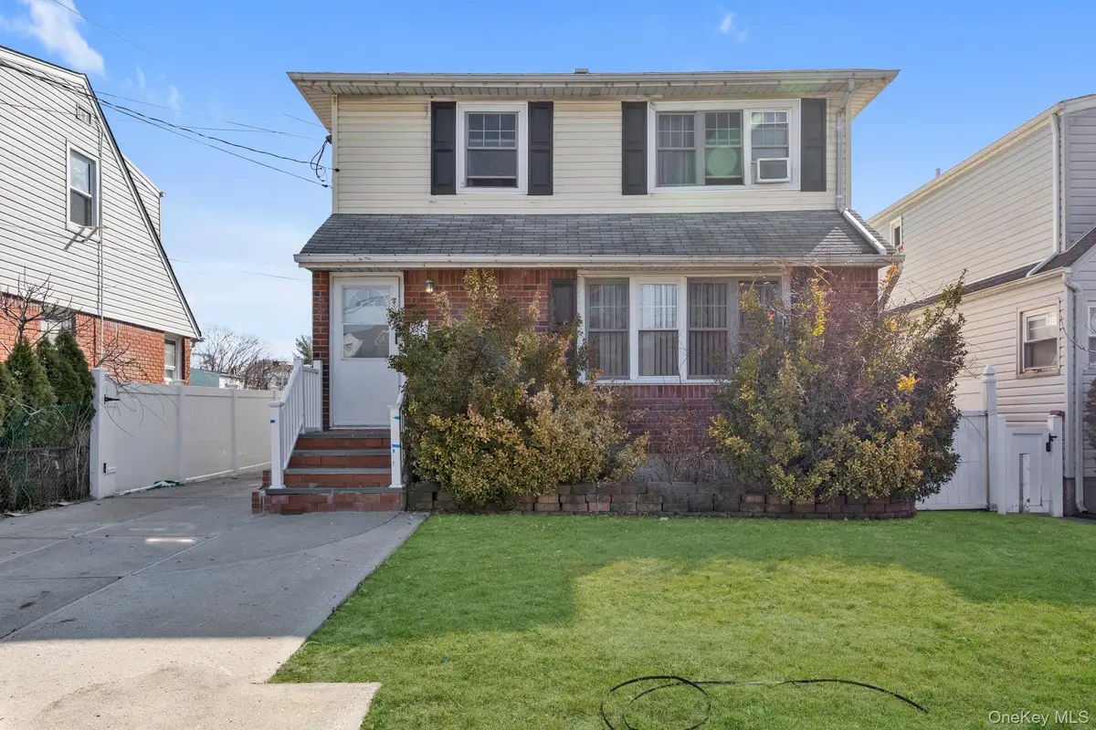 220 Crown Avenue, Floral Park, NY 11001 - #1