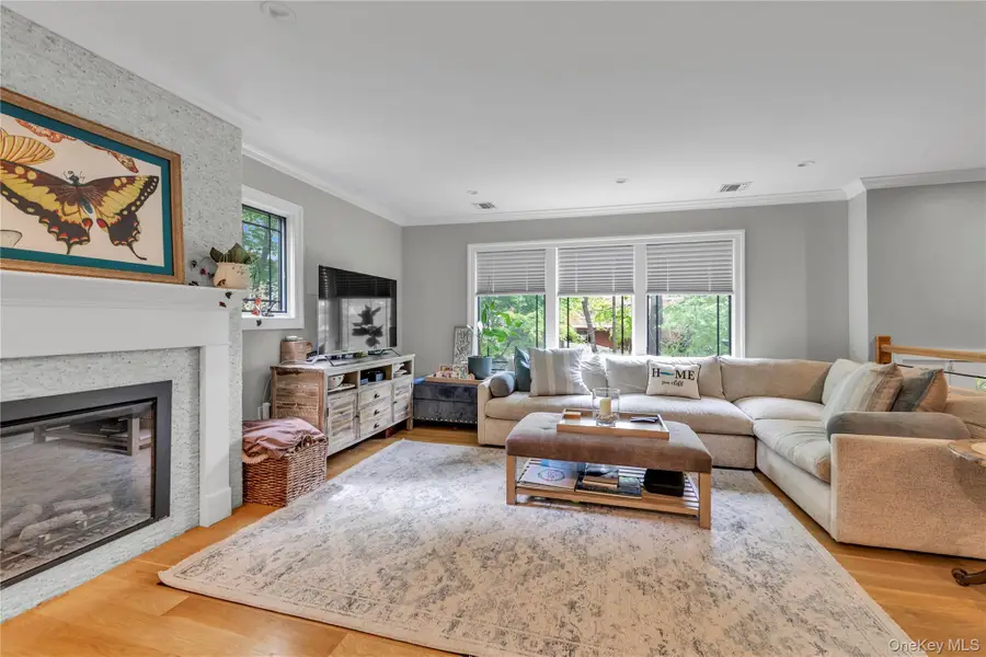 9 Winding Way, Sea Cliff, NY 11579 - #3