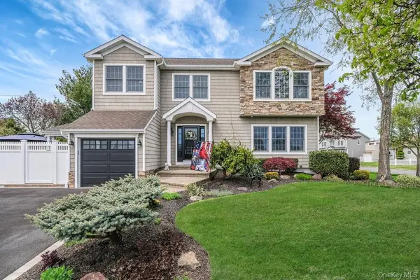 512 Heathcliff Drive, Seaford, NY 11783