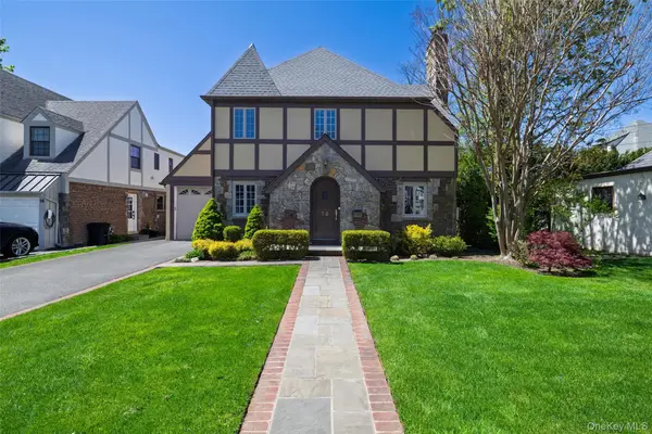 12 May Court, Rockville Centre, NY 11570