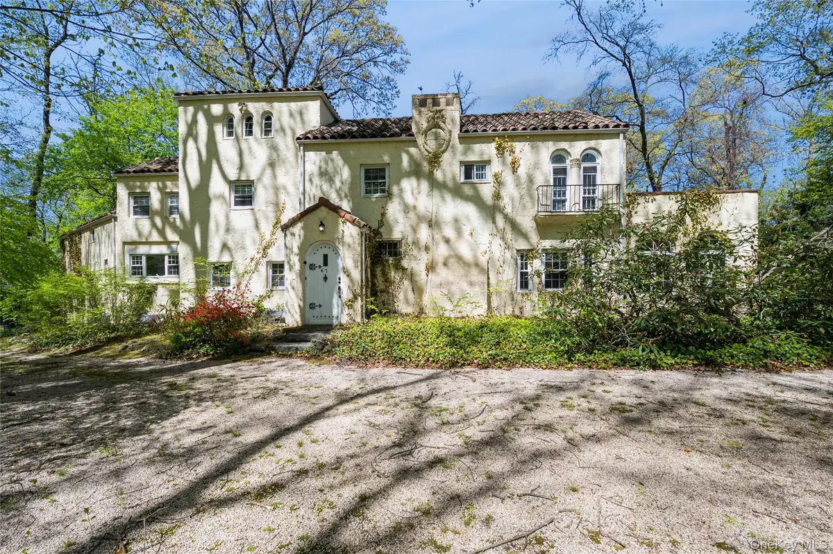 67 The Serpentine, Roslyn Estates, NY 11576 - #1