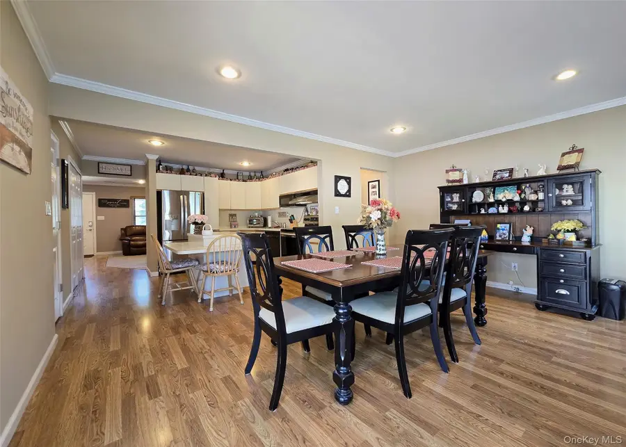150 Glenmere Way, Holbrook, NY 11741 - #2