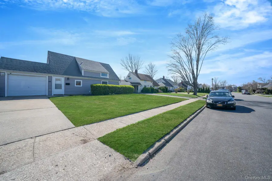 45 Cobalt Lane, Westbury, NY 11590 - #3