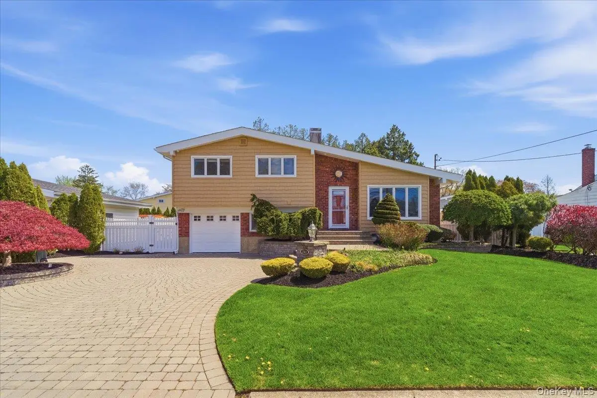 241 W 18th Street, Deer Park, NY 11729 - #1