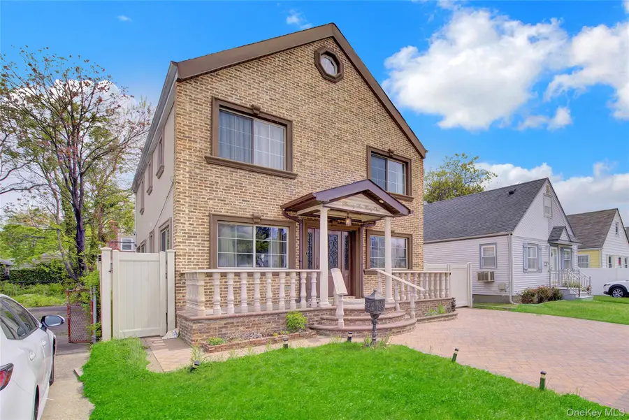 7631 264th Street, Glen Oaks, NY 11004 - #3