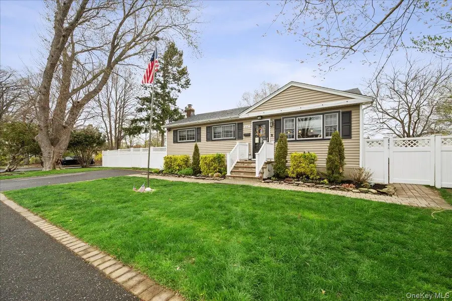 347 Lakeland Avenue, Sayville, NY 11782 - #3