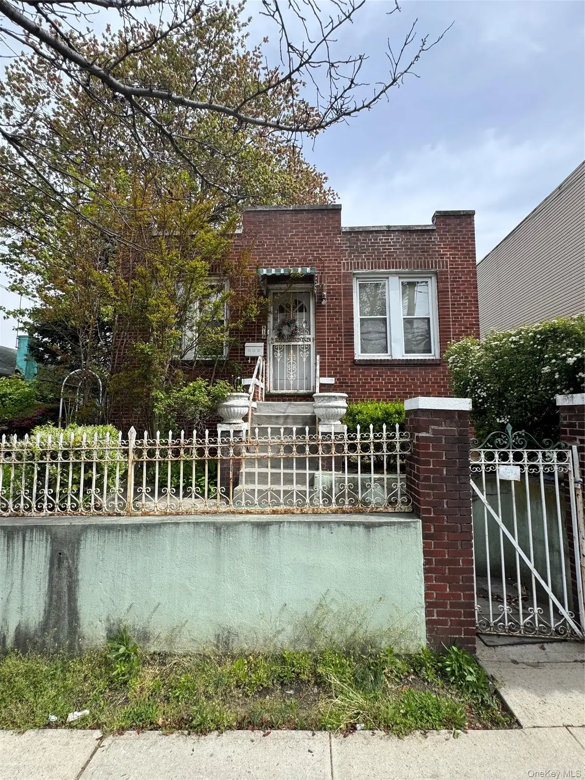 819 E 221st Street, Bronx, NY 10467 - #1