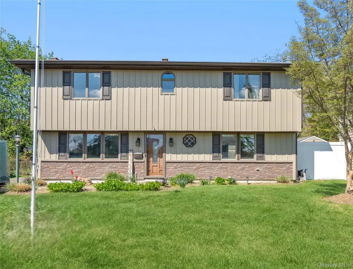 14 Greenway Circle N, Syosset, NY 11791 - #1