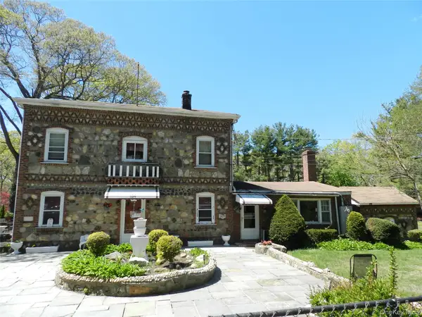 184 Roosevelt Boulevard, Hauppauge, NY 11788