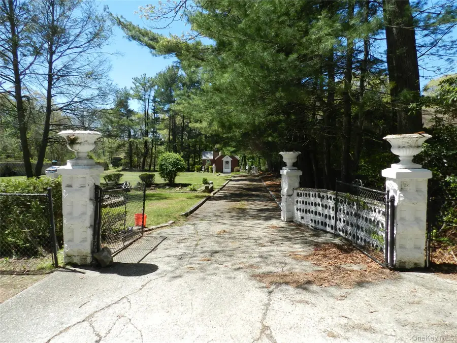 184 Roosevelt Boulevard, Hauppauge, NY 11788 - #2