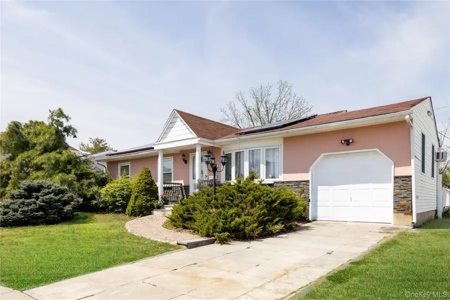 88 14th Street, Hicksville, NY 11801 - #2