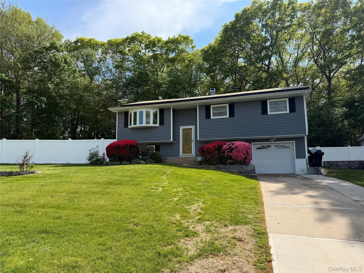 35 Shelton Court, Lake Ronkonkoma, NY 11779 - #1