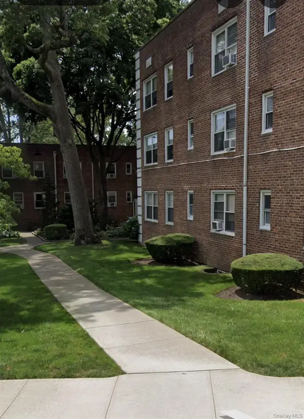 3 Edwards Street #1F, Roslyn Heights, NY 11577