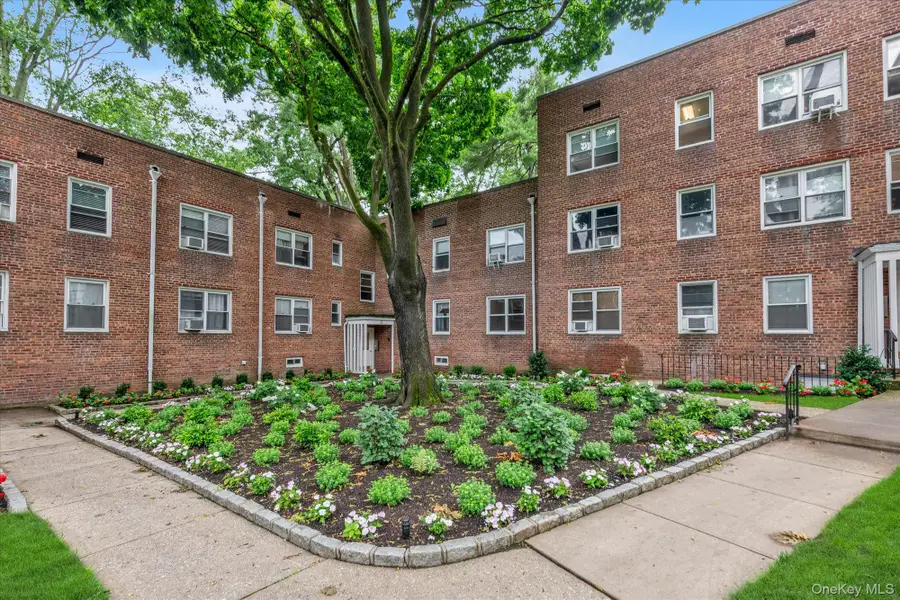 3 Edwards Street #1F, Roslyn Heights, NY 11577 - #3