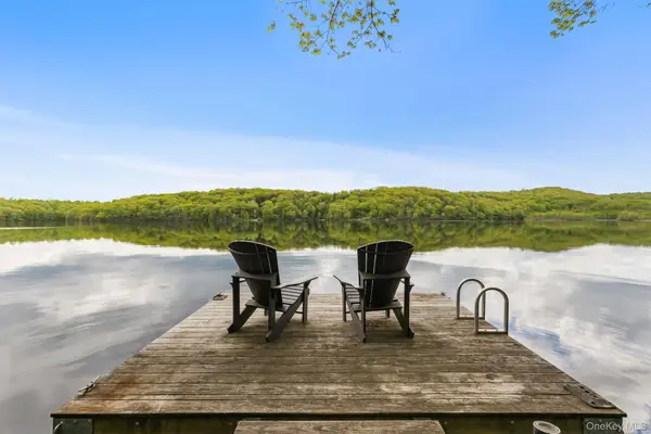 1085 Barrett Circle W, Carmel, NY 10512